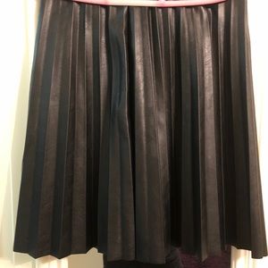 Fake leather skirt